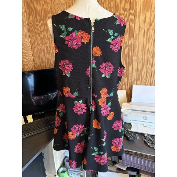TORRID Women's 2 (2X) Floral Hi-low Ponte Peplum Sleeveless Floral Top Black - Picture 7 of 11